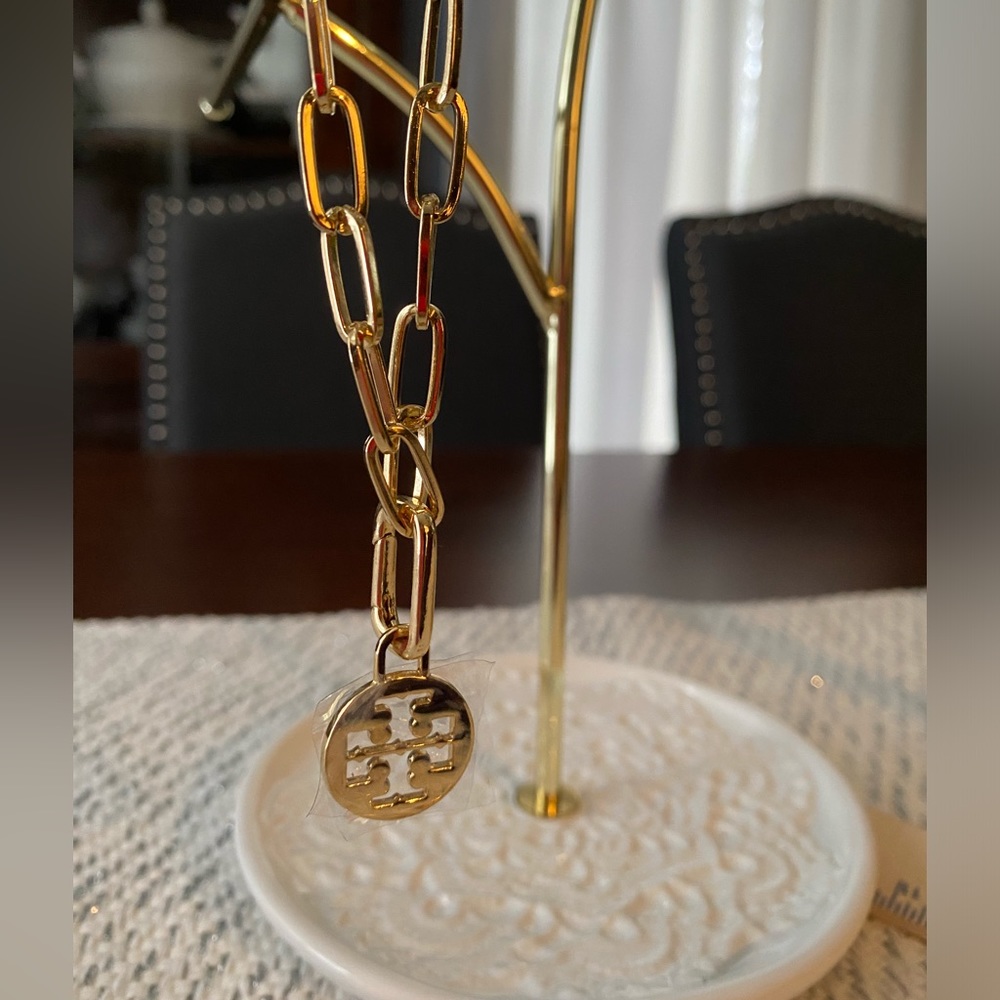 🚨LAST ONE! New! 14K gold chunky pleated paperclip bracelet with Tory Burch charm - Picture 10 of 11